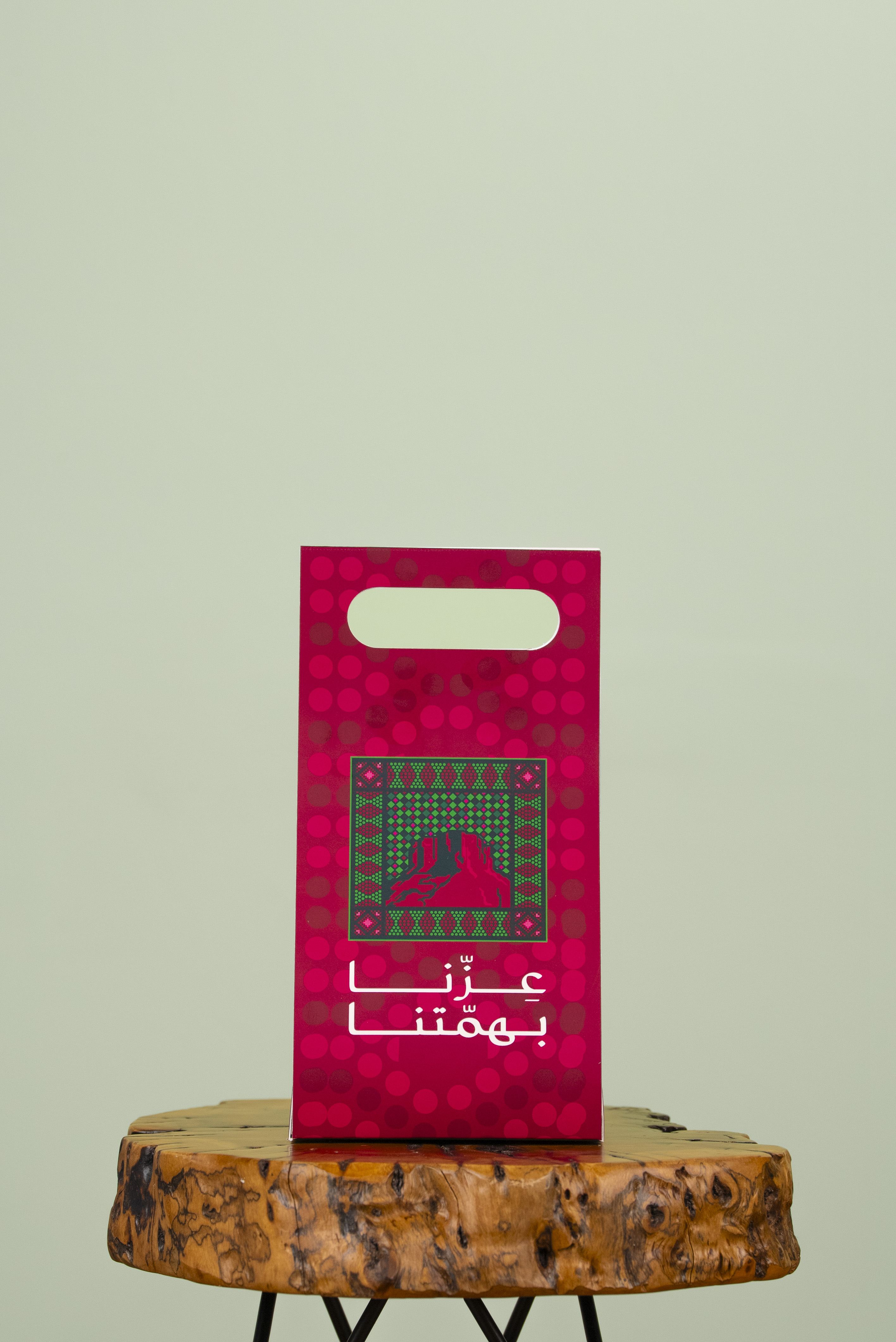 شمعة عزّنا" برائحة القرفة